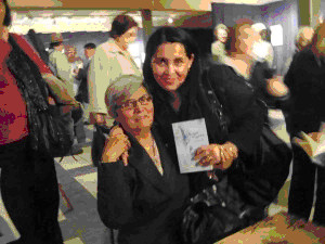 Con su ex-alumna Yerka Fuentes.