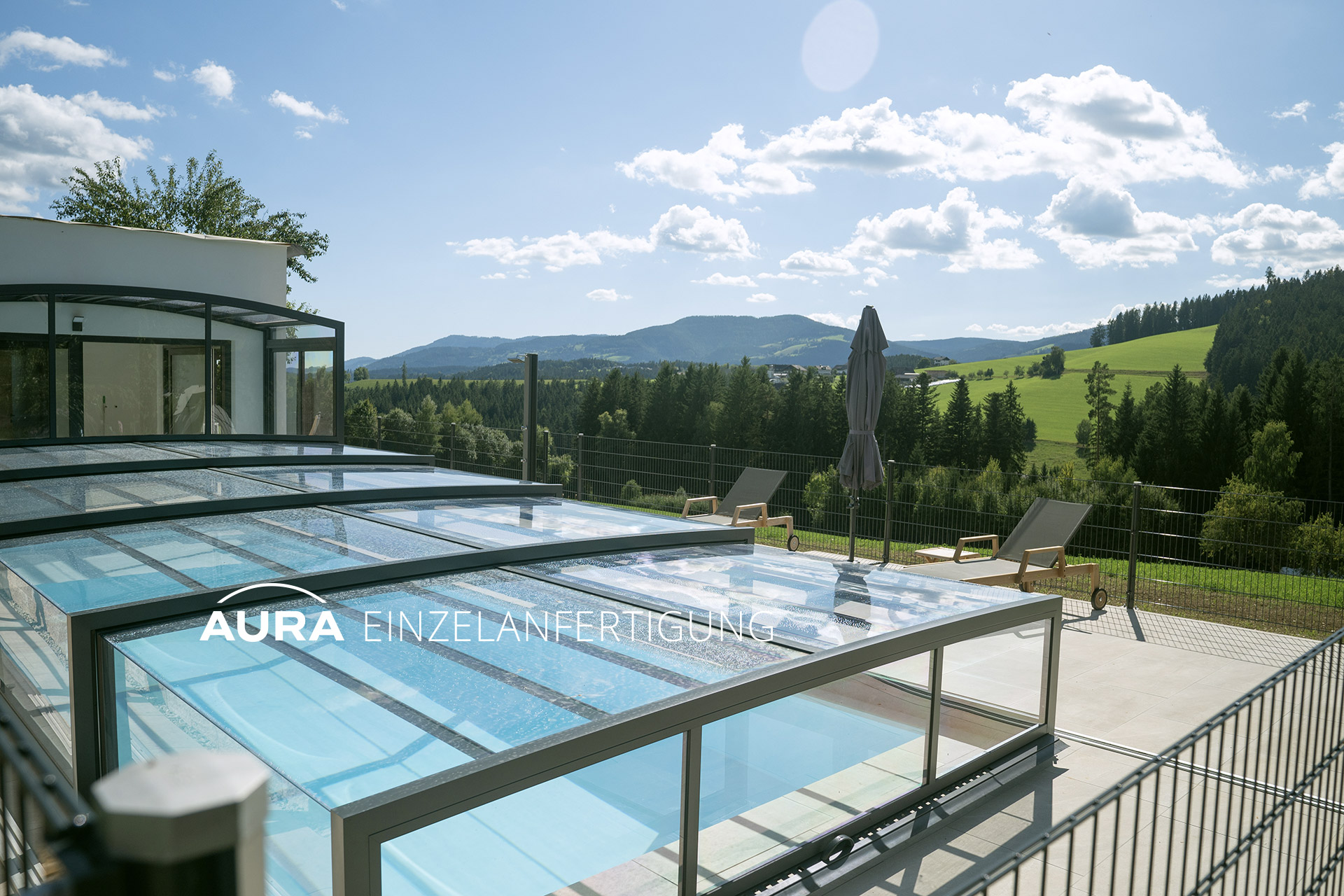 Die Badesaison verlängern – mit einer Poolüberdachung von Aura