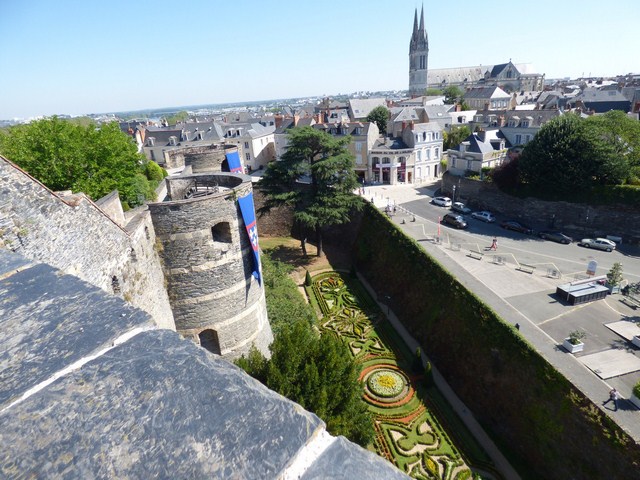 Les douves fleuries du château, Angers (Maine et Loire) 16 août 2016