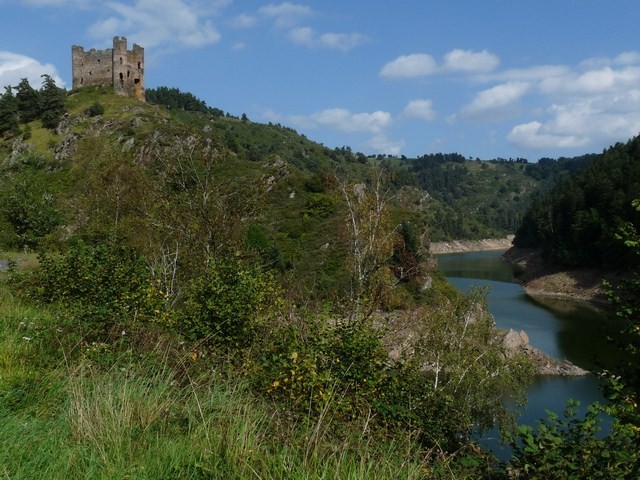  Le Ternes et le château, Alleuze (Cantal) 10 septembre 2014