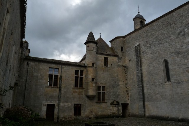 Enclos de l'abbaye, St Ferme (Gironde) 30 mars 2013