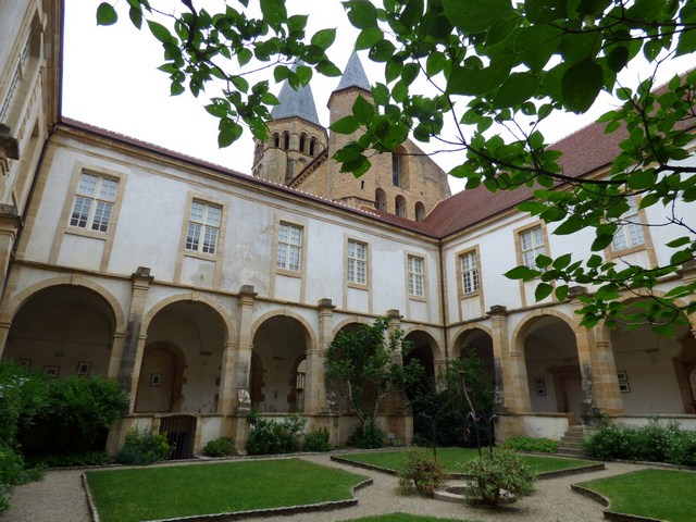 Cloître du Prieuré de la Basilique, Paray le Monial (Saône et Loire) 20 juin 2016