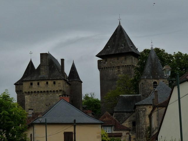 Le château et l'église Saint-Vincent-et-Saint-Cloud, Badefois d'Ans (Dordogne) 9 mai 2014