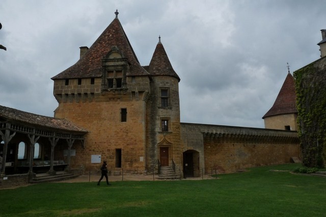 La tour du concierge du chateau de Biron, Biron (Dordogne) 27 avril 2013