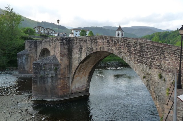 Le vieux pont sur la Bidasoa, Sunbillia (Navarre) (Espagne) 9 avril 2011