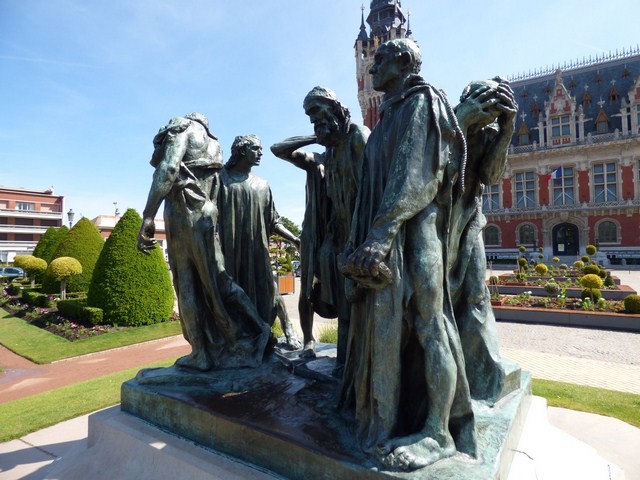 Les Bourgeois de Calais d'Auguste Rodin devant l'Hôtel de Ville, Calais (Pas de Calais) 17 juin 2015