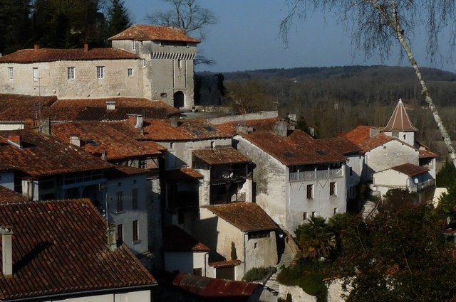 Le château d'Aubeterre et le village, Aubeterre sur Dronne (Charente) 3 mars 2013