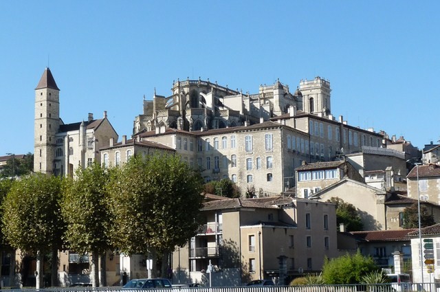 La tour d'Armagnac et la cathédrale Ste Marie, Auch (Gers) 22 octobre 2011