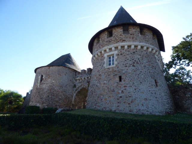 Porte de l'ancienne ville et château de Champtoceaux (Maine et Loire) 17 juin 2017