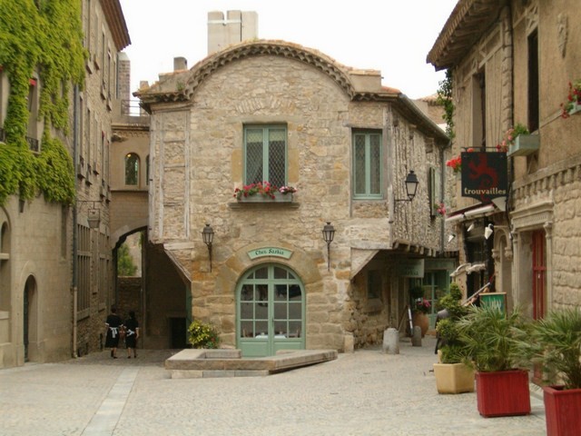 Dans la cité, Carcassonne (Aude) 17 mai 2007