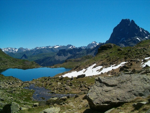 Le lac Gentau et le Pic du Midi d'Ossau, Gabas (Pyrénées Atlantiques) 28 juin 2008