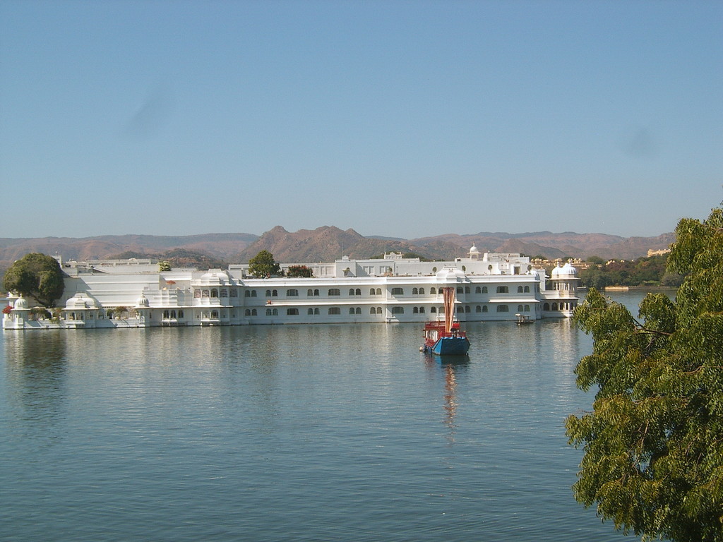 Udaipur - Das Lake Palace Hotel - Am Ufer des Lake Pichola