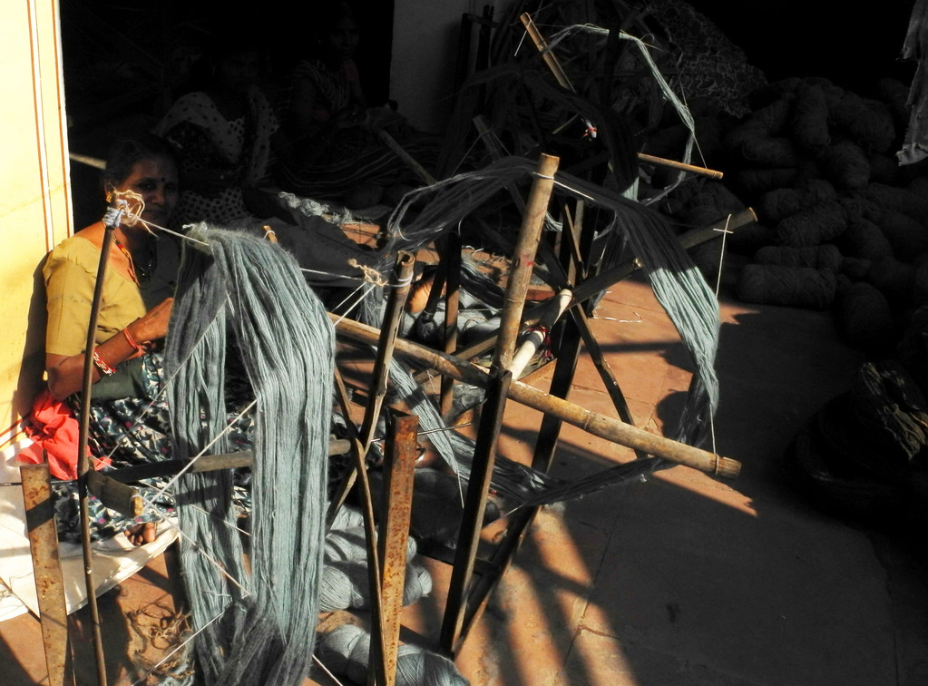 Jaipur - Textil+Teppich Manufacture - Wolle spinnerin