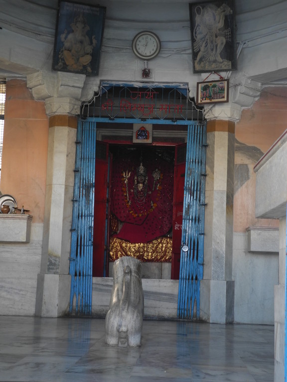 Udaipur - Am Ufer des Lake Pichola - kleine Tempel und Gebetsstätten