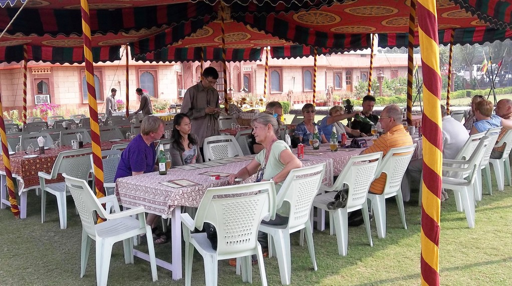 Unterwegs nach Delhi - das letzte Mittagessen der Rundreise