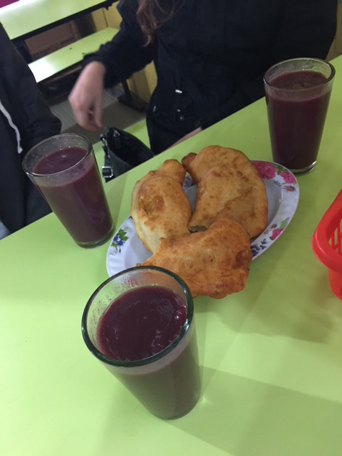 Colada Morada und Empanadas