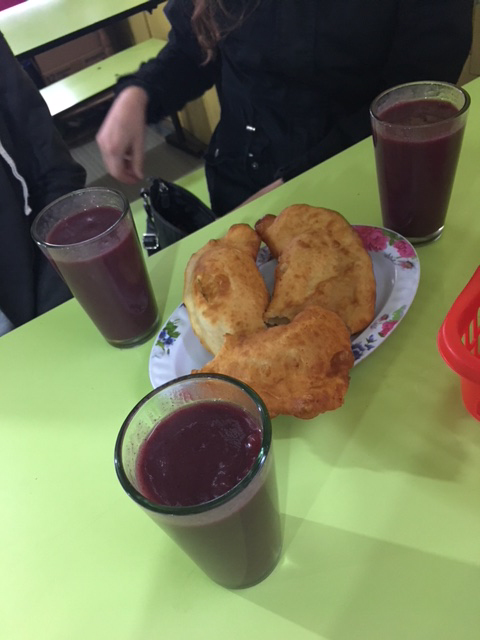 Colada Morada und Empanadas 