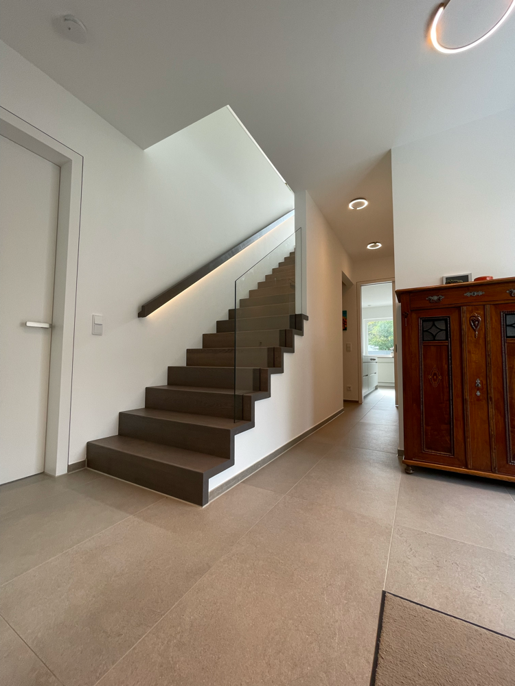 Faltwerktreppe in Eiche mit LED-Beleuchtung