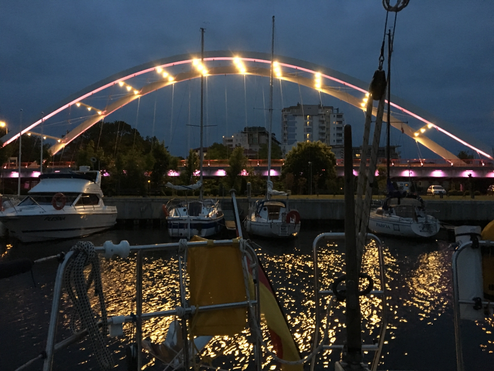 Brücke Lichterspiel