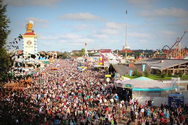 Πόσους επισκέπτες έχει το Oktoberfest και από ποιες χώρες του εξωτερικού;