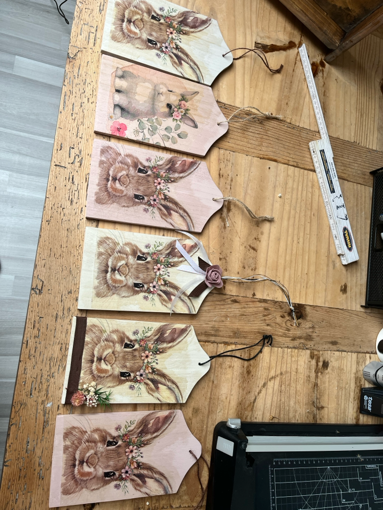 Bretter unterschiedliche Ausführungen (2.Brett von rechts nicht mehr da)