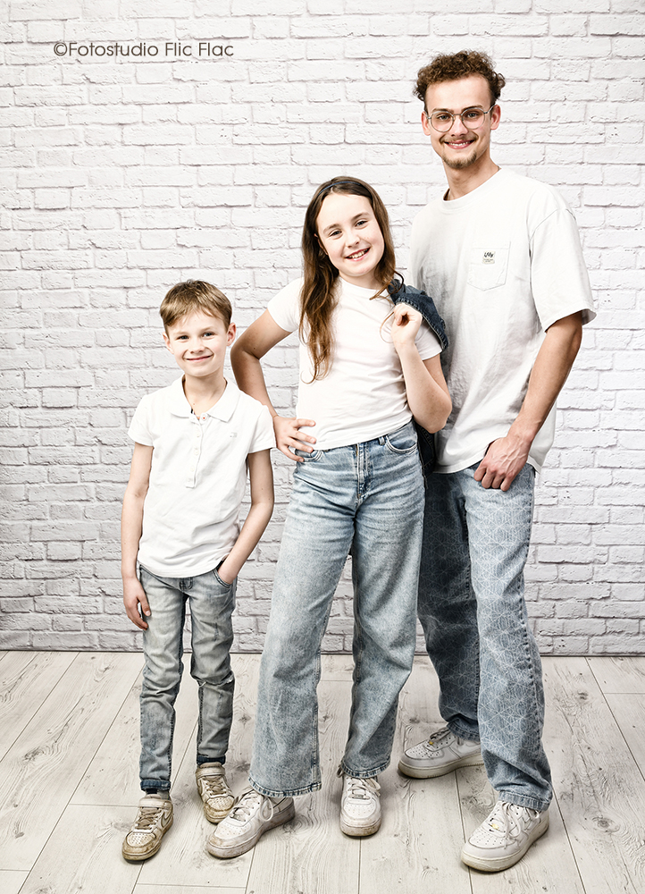 Familienfotos im Fotostudio Flic Flac in wunderschönen Hintergrundkulissen. 