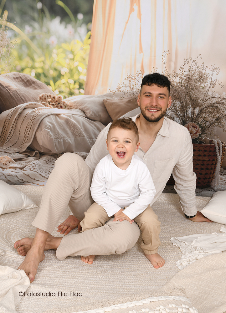 Familienfotos im Fotostudio Flic Flac in wunderschönen Hintergrundkulissen. 