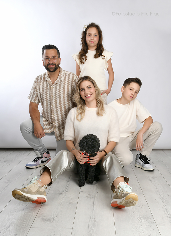 Familienfotos im Fotostudio Flic Flac in wunderschönen Hintergrundkulissen. 