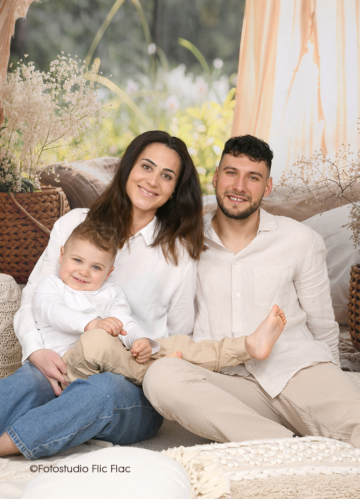 Familienfotos im Fotostudio Flic Flac in wunderschönen Hintergrundkulissen. 