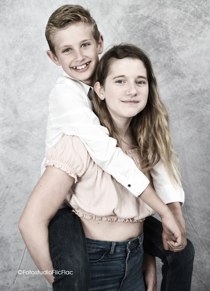 Familienfotos im Fotostudio Flic Flac in wunderschönen Hintergrundkulissen. 