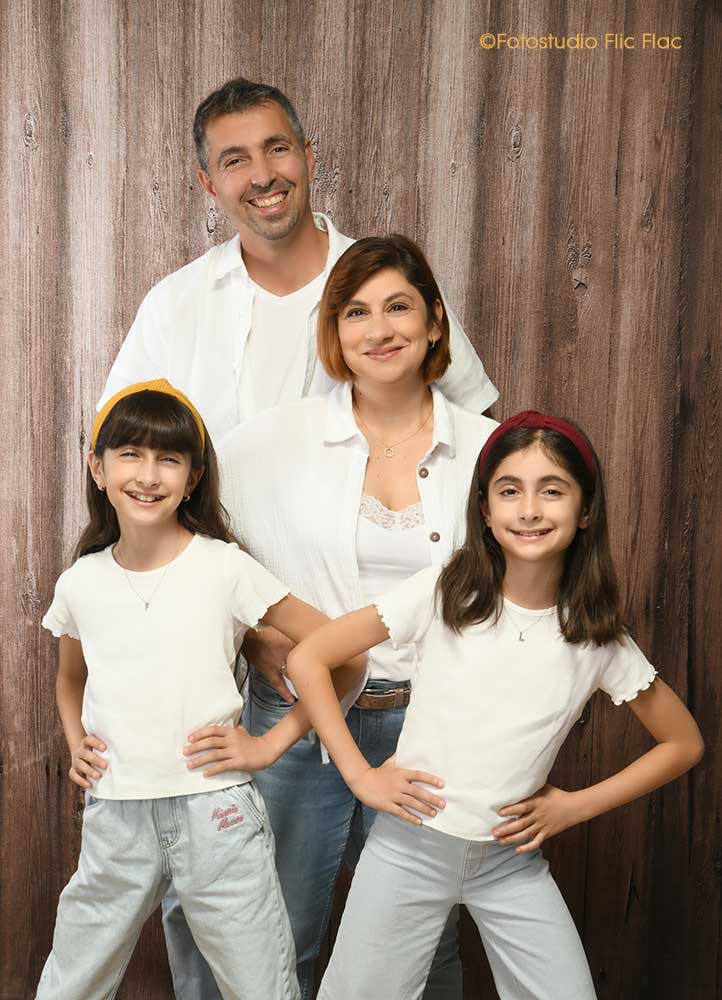Familienfotos im Fotostudio Flic Flac in wunderschönen Hintergrundkulissen. 