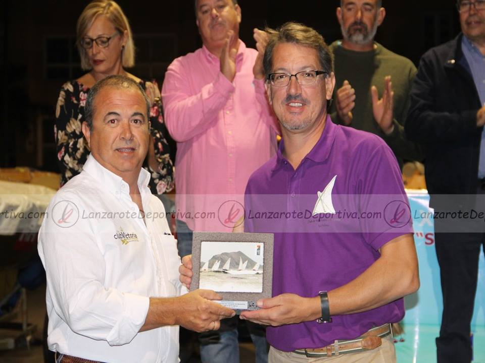 Mario del Club Benahoare de La Palma con el Comodoro, Carmelo Jiménez.