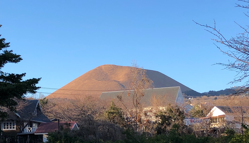 伊豆高原から見た大室山 20190207