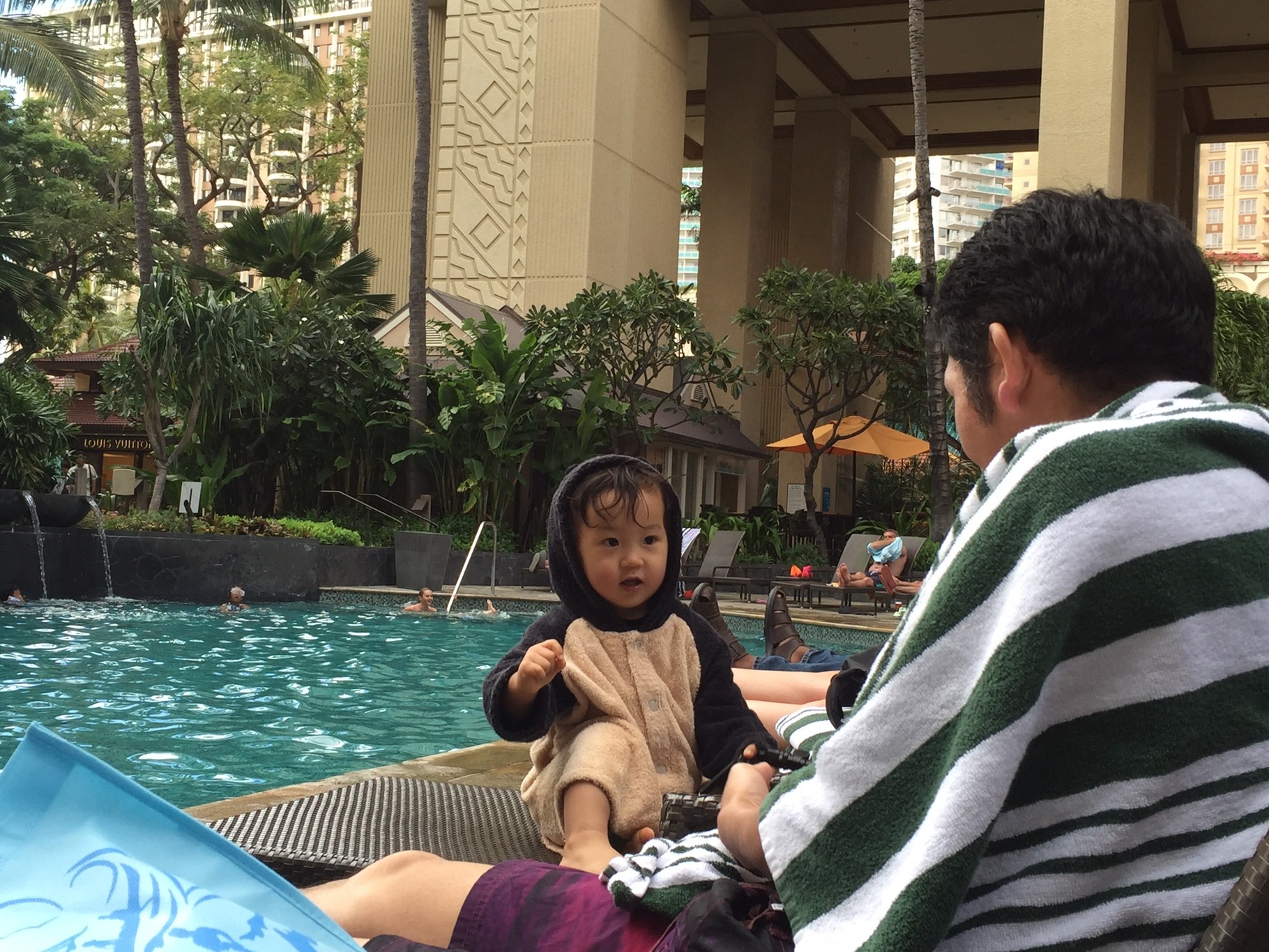 ハワイ17 ホテルのプール 子連れ旅 安心な食事をお届け Footaby フータビー