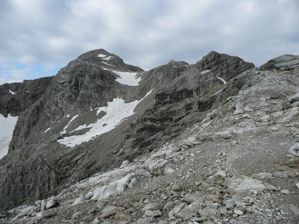 Über den Gratweg rechts,geht es weiter zum Gipfel der Braunarlspitze