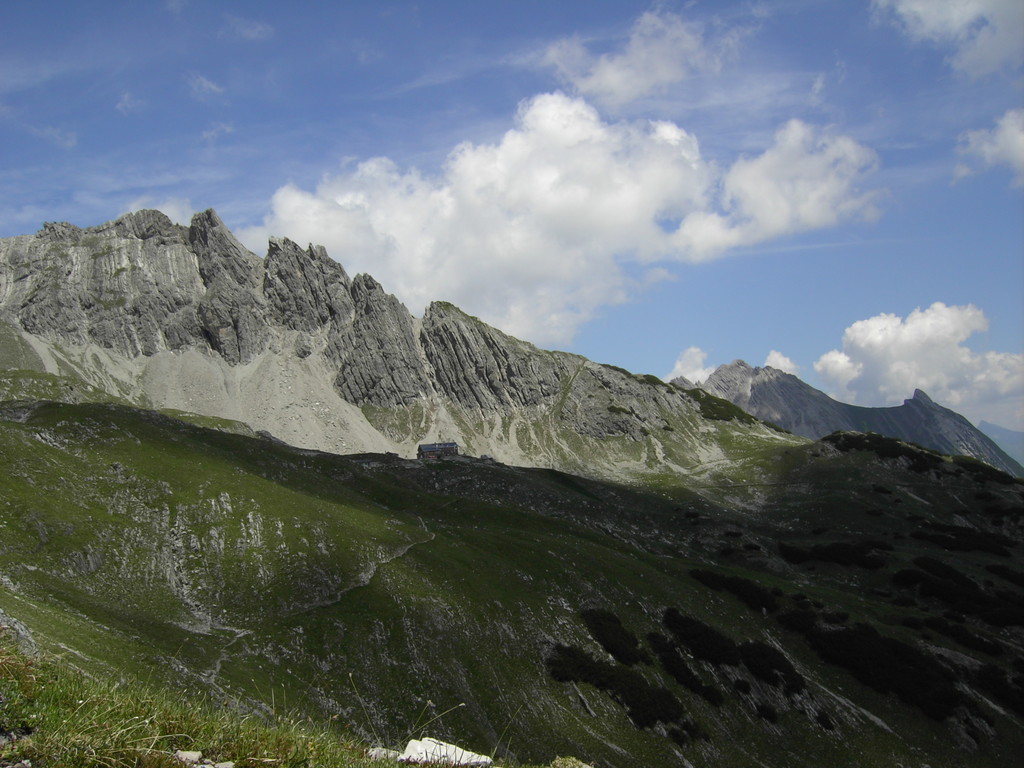 Ganz rechts die Rotwand vom Hermannskar aus gesehen