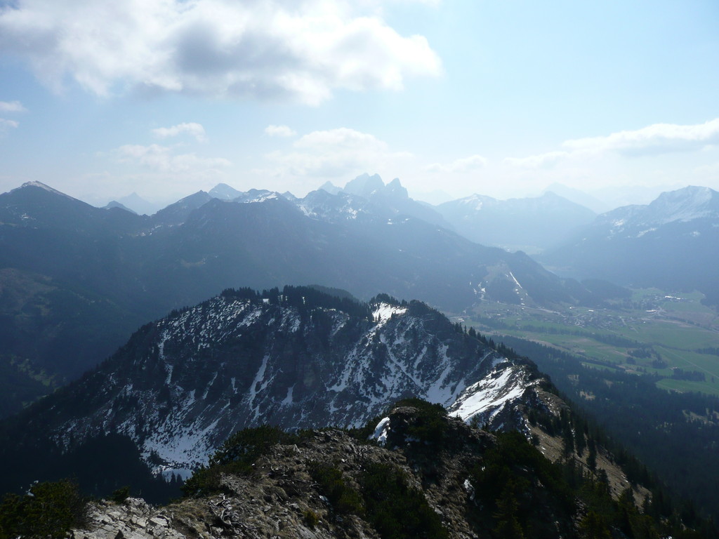 Blick zu Roter Flüh,Gimpel,Köllespitze und Gehrenspitze