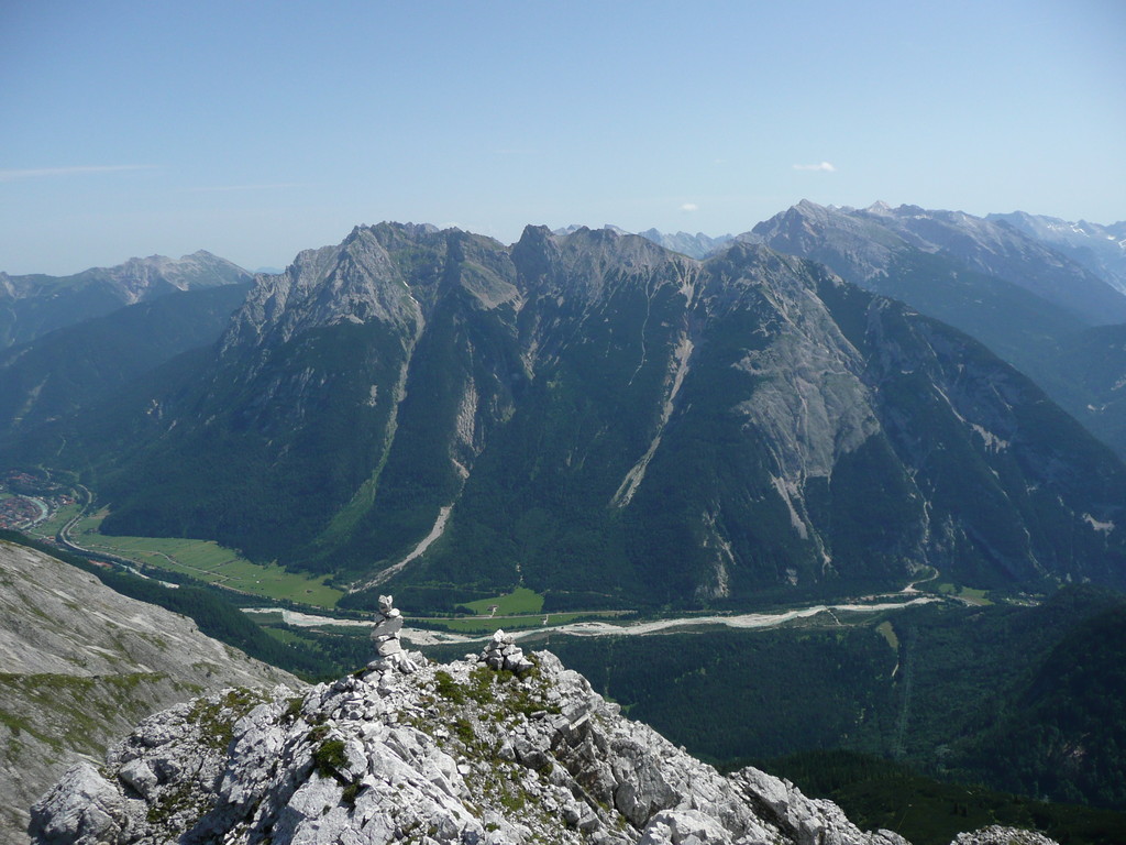 Blick zum Mittenwalder Klettersteig