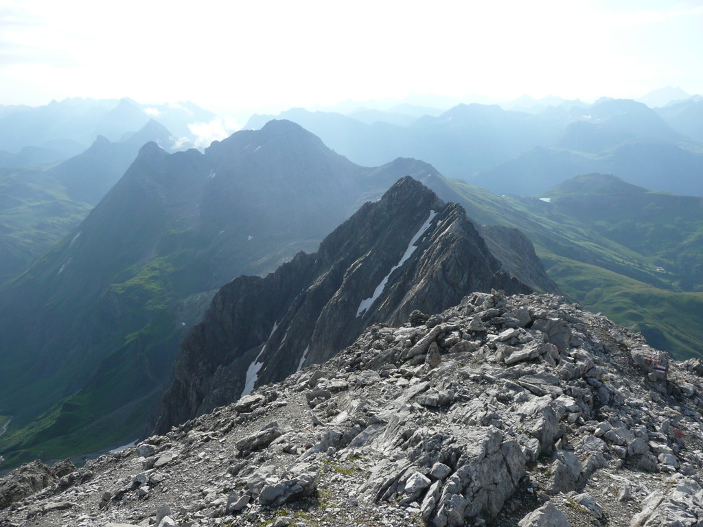 Blick zur Butzenspitze (Vorne) sowie Mohnenfluh undJuppenspitze