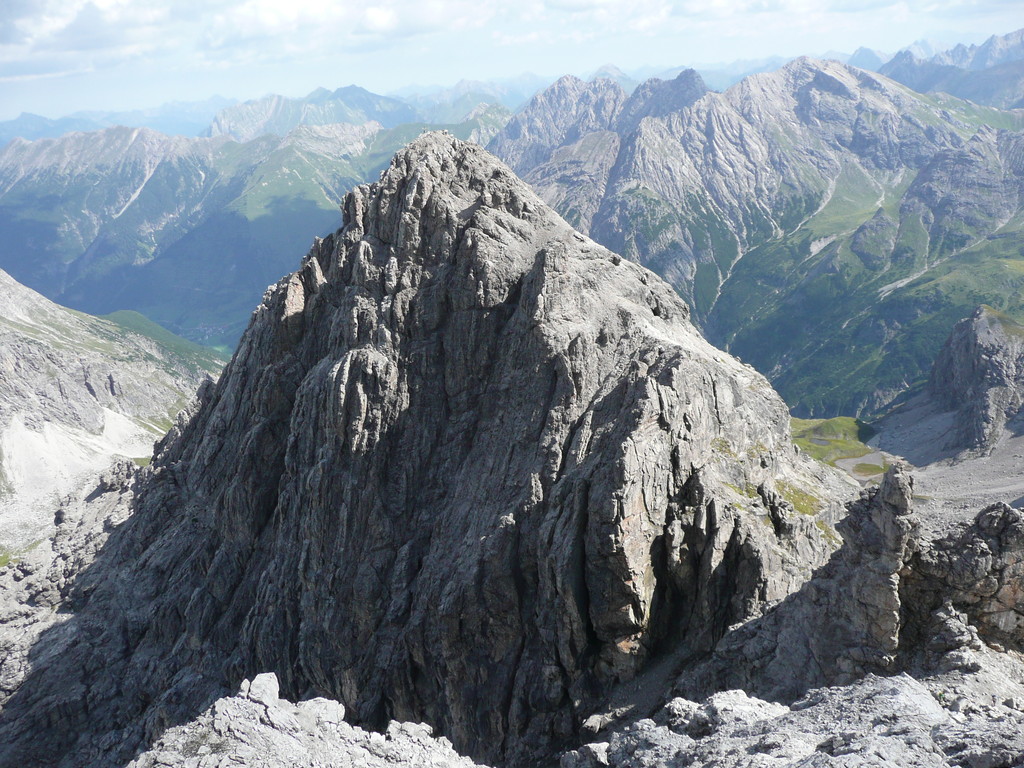 Blick auf die Kleine Leiterspitze beim Aufstieg zur Großen Leiterspitze
