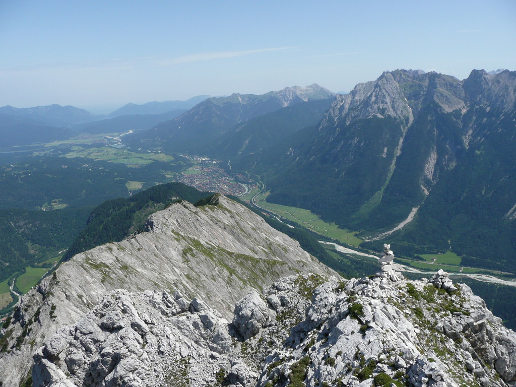 Blick auf Mittenwald und das Karwendel