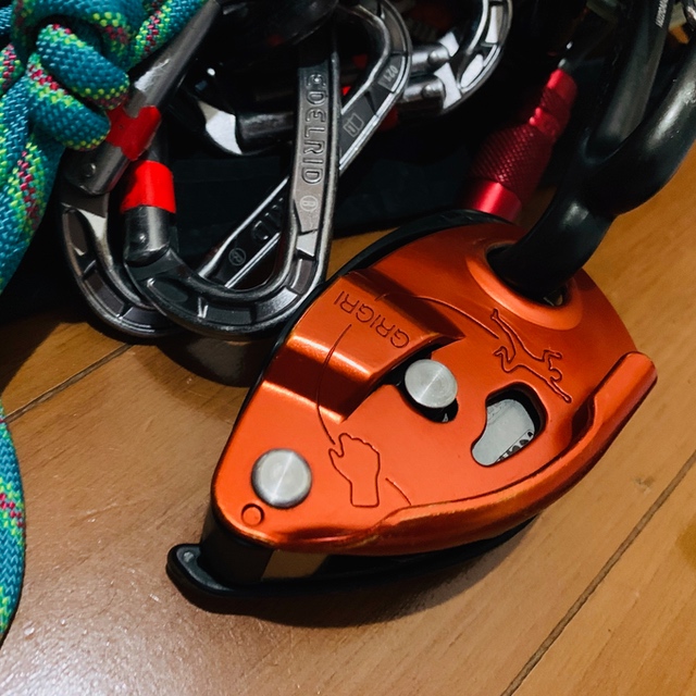 在庫最新品】 ヤフオク! ペツル PETZL ペツル グリグリ フレイノ 下降 ま...