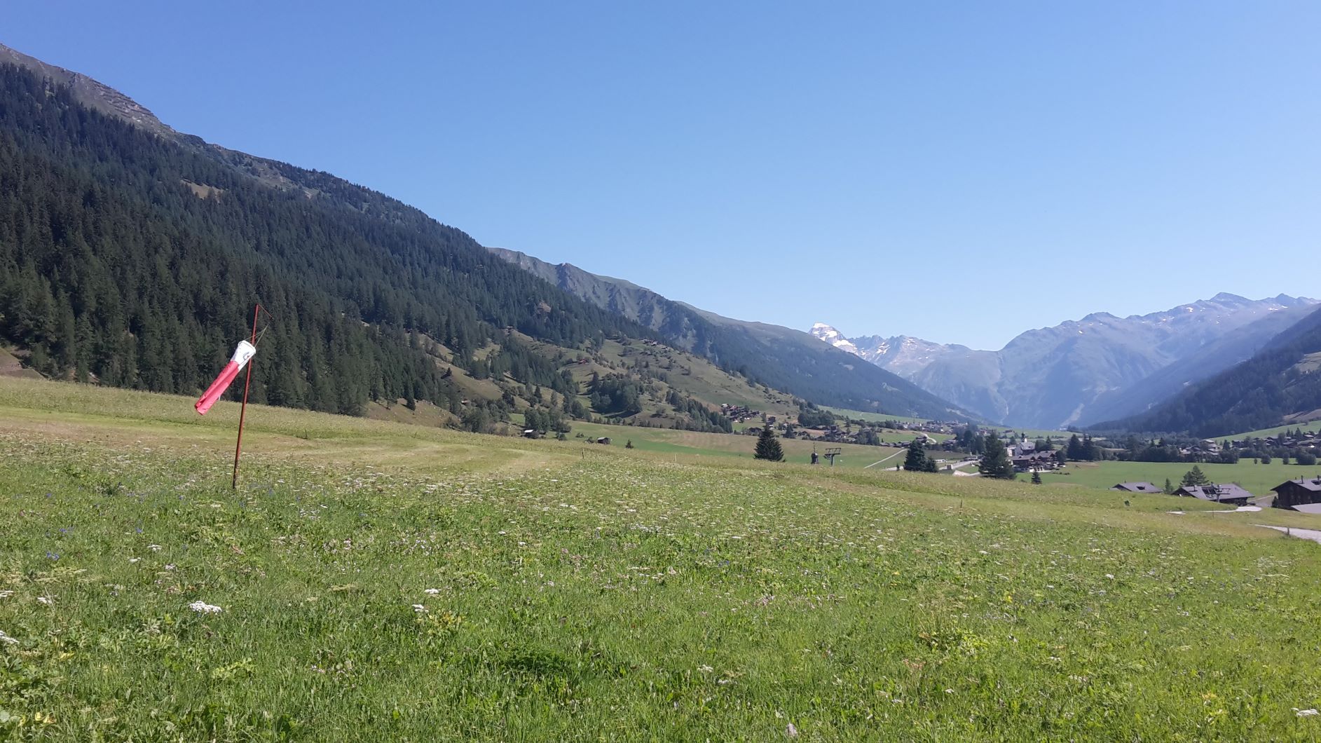 Gleitschirm-Landeplatz Gluringen, 300m bis Chaelt Enzian Goms