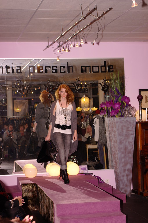 Sarah lässig mit Jegging und "Hirschjacke" ,,on Top