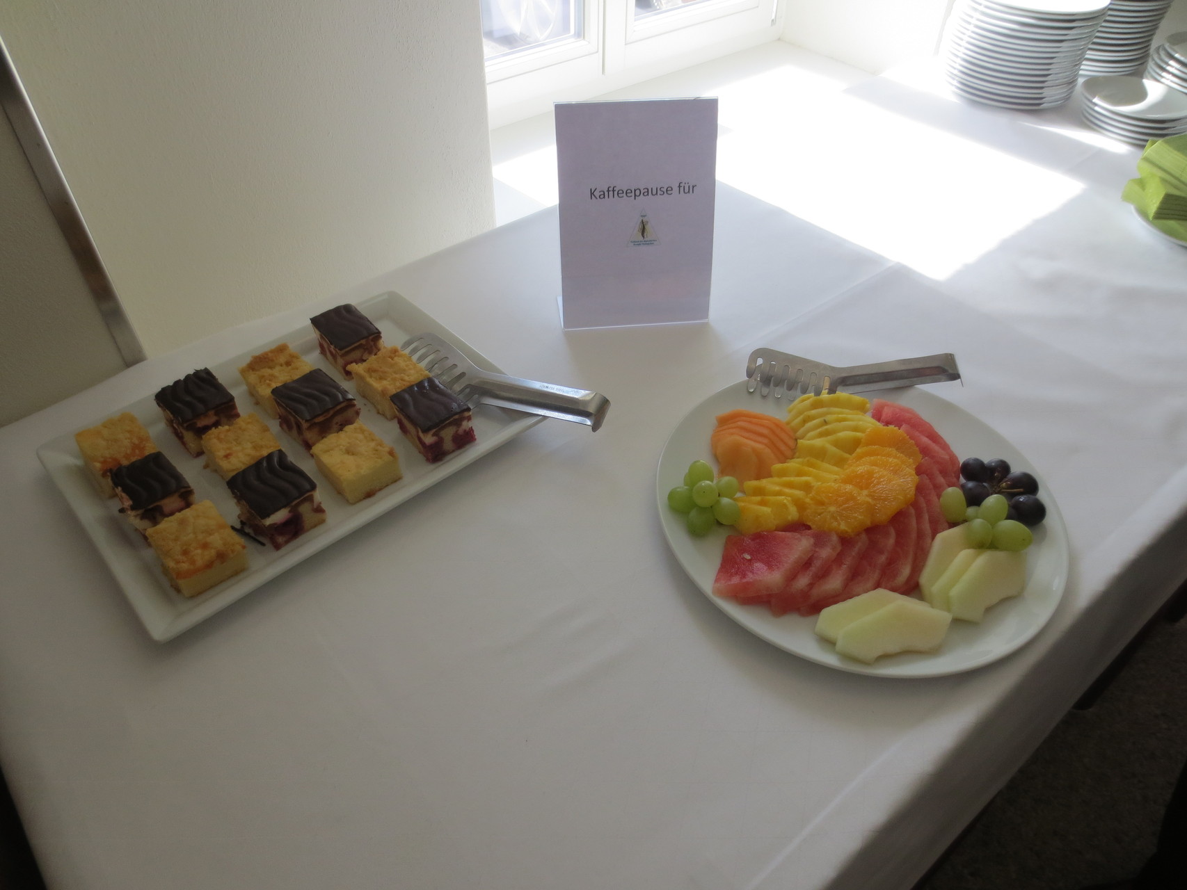 Zvieri-Pause im Sentido Seehotel am Kaiserstrand - Kuchengebäck und frische Früchte