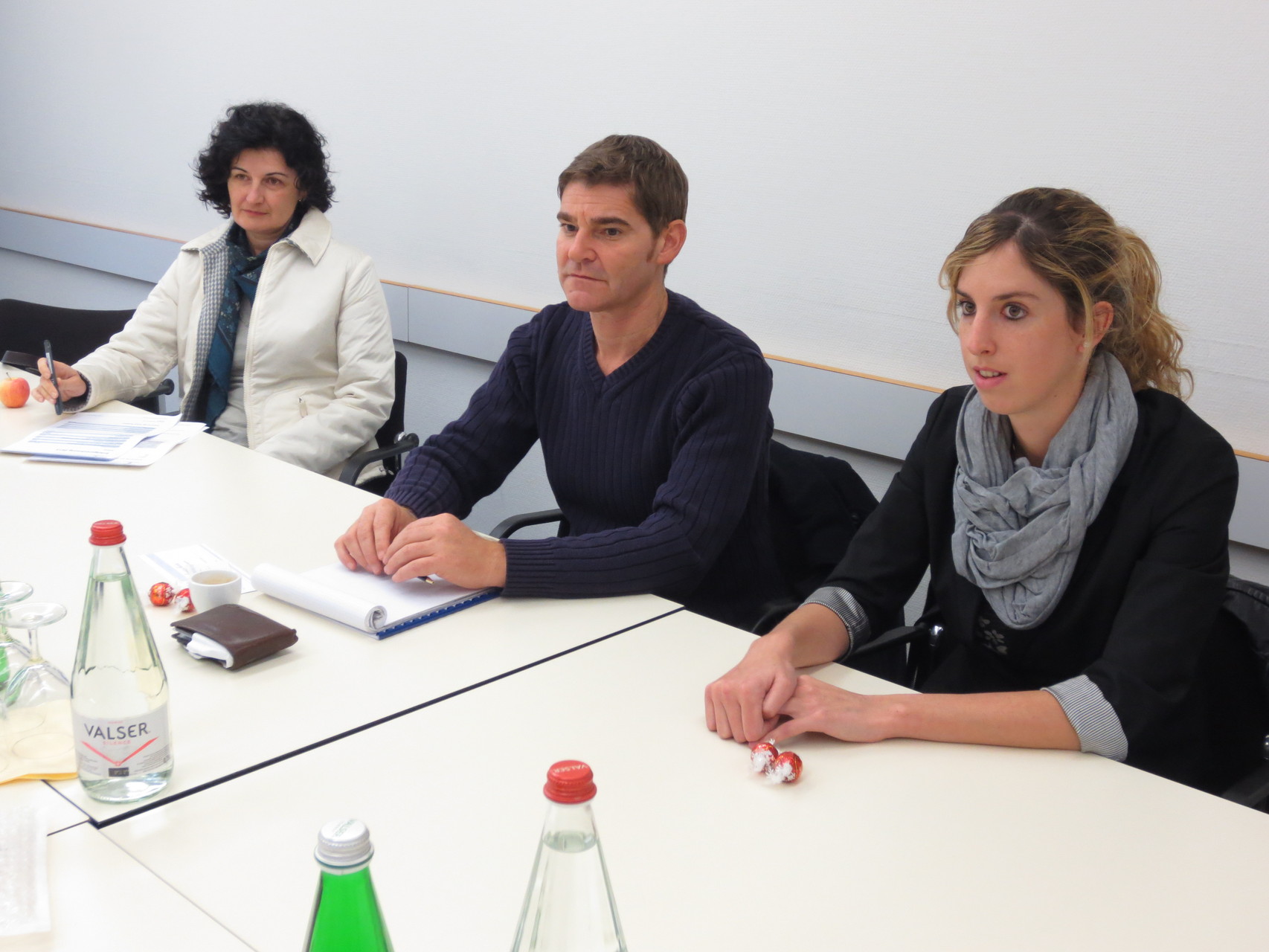 In Erwartung was da kommt...., v.l.n.r. Lorena Laffranchini Bonanomi, Corrado Oberto und Sandra Niederberger
