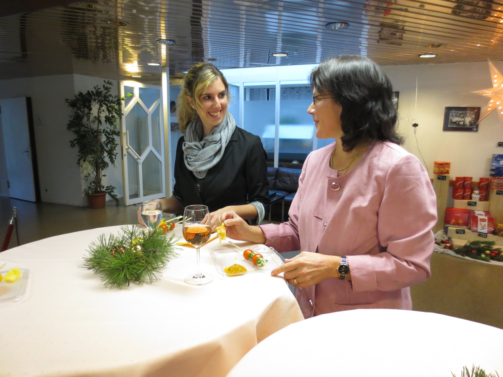 Suzi und Sandra beim Fachsimpeln..., schön, wenn sich die VDSV-Mitglieder etwas Zeit füreinander nehmen können