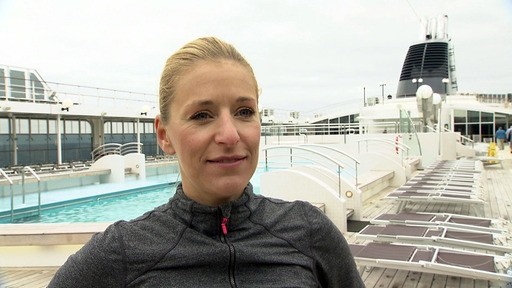 Stefanie, die selbst sehr gern und viel Sport treibt, hat ihre Fans zum Frühsport auf das Schiffsdeck eingeladen. 