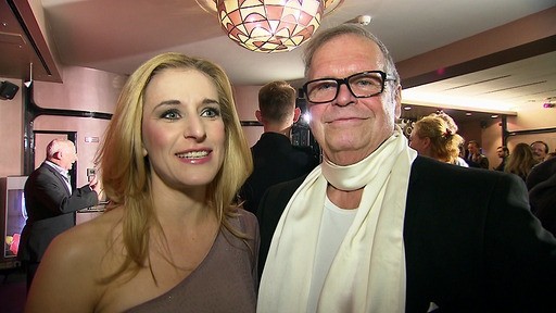 Beim 1. Deutschen Musikpreis trifft sie auch auf Musikpromoter Helmut Herrmann. Er hat sie für die Musicalbühne begeistert.