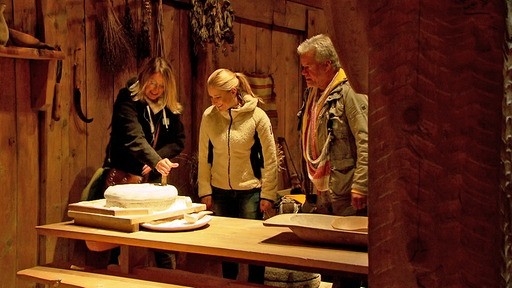 Auf den Lofoten besucht die Gruppe das Wikinger-Museum und kann hautnah erleben, wie es im frühen Mittelalter zuging. 